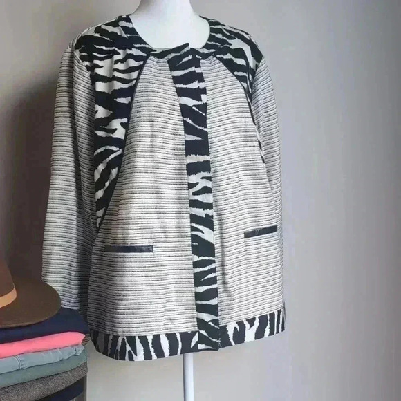 Chico's Stylish Black and White Women's Jacket - Picture 1 of 8